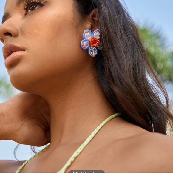 Decorative Flower Shaped Beaded Earrings - Picture 4 of 10